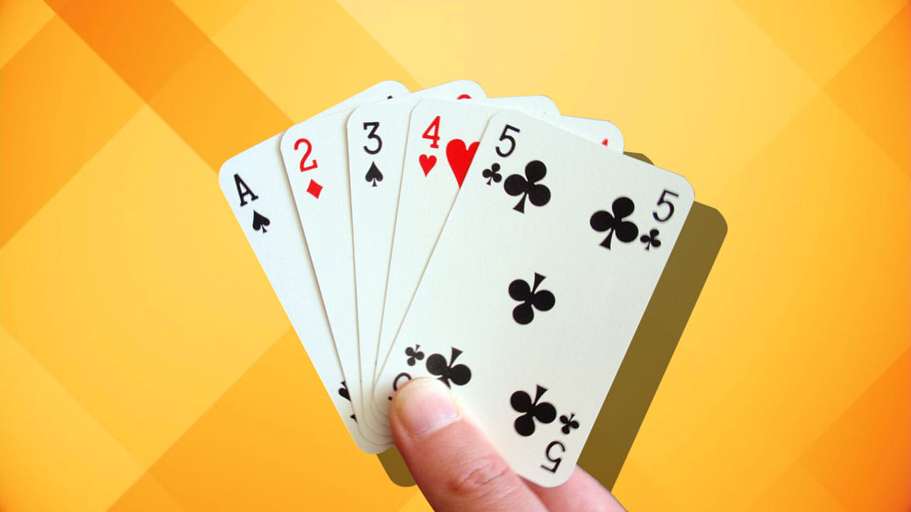 તાશના પત્તામાં ચાર પ્રકારના સૂટ : તાશના પત્તાઓમાં કુલ ચાર પ્રકારના સૂટ હોય છે જેમાં બે લાલ અને બે કાળા રંગના હોય છે. દરેકનો આકાર અલગ હોય છે અને ભારતમાં તેમને આ નામોથી ઓળખવામાં આવે છે. લાલ (♥) ,ચોકડી (♦) , ફૂલ (♣) , કાળી (♠) આ રમતનો ઇતિહાસ પણ ખૂબ જ જૂનો છે. કહેવાય છે કે લગભગ 15મી સદીમાં યુરોપમાં તાશની શરૂઆત થઈ હતી અને સમય સાથે એ દુનિયાભરમાં ફેલાઈ ગઈ.