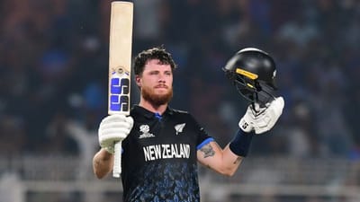 ફિન એલન - 100 રન ફિન એલન T20 વર્લ્ડ કપ સેમિફાઇનલમાં સદી ફટકારનાર પ્રથમ બેટ્સમેન બન્યા. તેમણે દક્ષિણ આફ્રિકા સામે માત્ર 33 બોલમાં 100 રન બનાવ્યા. એલને 10 ચોગ્ગા અને 8 છગ્ગા ફટકાર્યા.