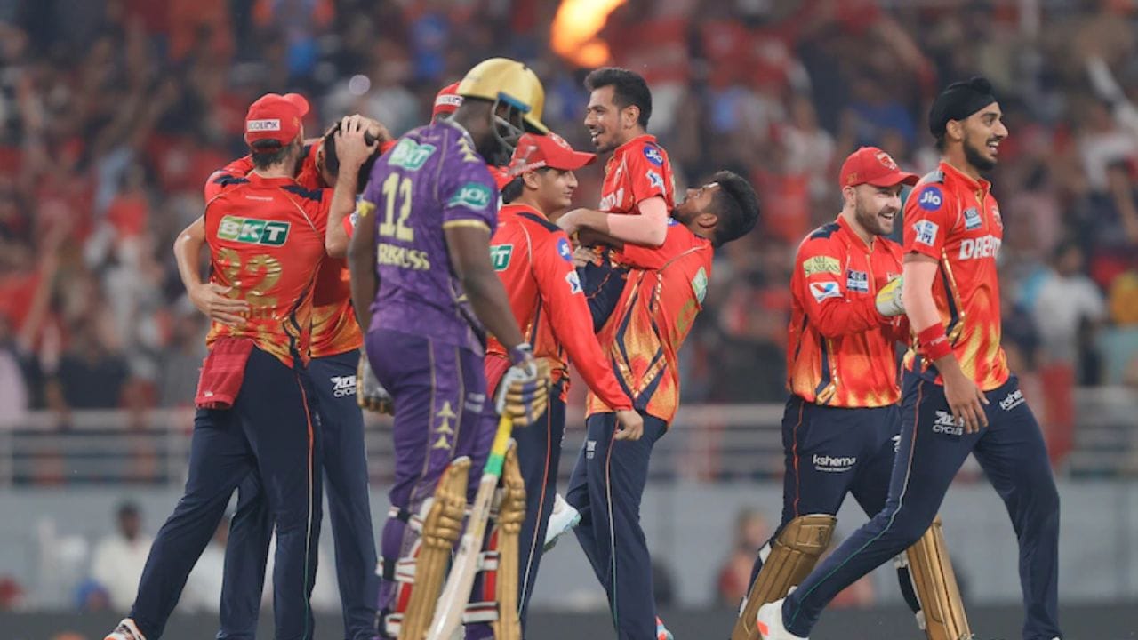 KKR vs PBKS: ત્રીજા સ્થાન પર કોલકાતા નાઈટ રાઈડર્સ અને પંજાબ કિંગ્સ વચ્ચે 2024માં રમાયેલો મુકાબલો છે. આ મેચમાં પણ બેટ્સમેનોએ  બોલરો પર જોરદાર કહેર વર્તાવ્યો હતો, જેમાં કુલ 523 રન બની ગયા હતા. (Photo-Google) 