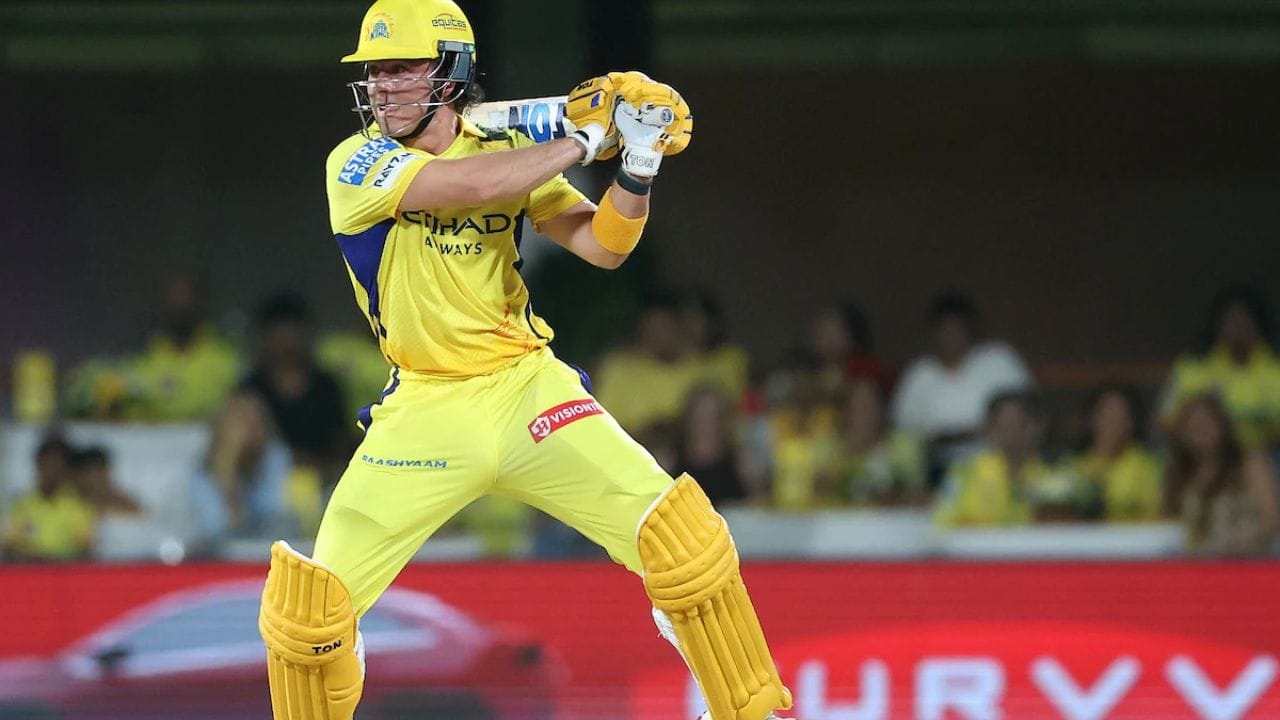 પાવર-હિટરની ખોટ: ડેવાલ્ડ બ્રેવિસ (Dewald Brevis) સાઇડ સ્ટ્રેન એટલે કે સ્નાયુ ખેંચાવાને કારણે બહાર છે. મધ્યમ ક્રમમાં જે આક્રમક બેટિંગની CSK ને જરૂર હતી, તે હવે યુવા ભારતીય ખેલાડીઓના ખભા પર આવી ગઈ છે. (Photo-X/IPL)