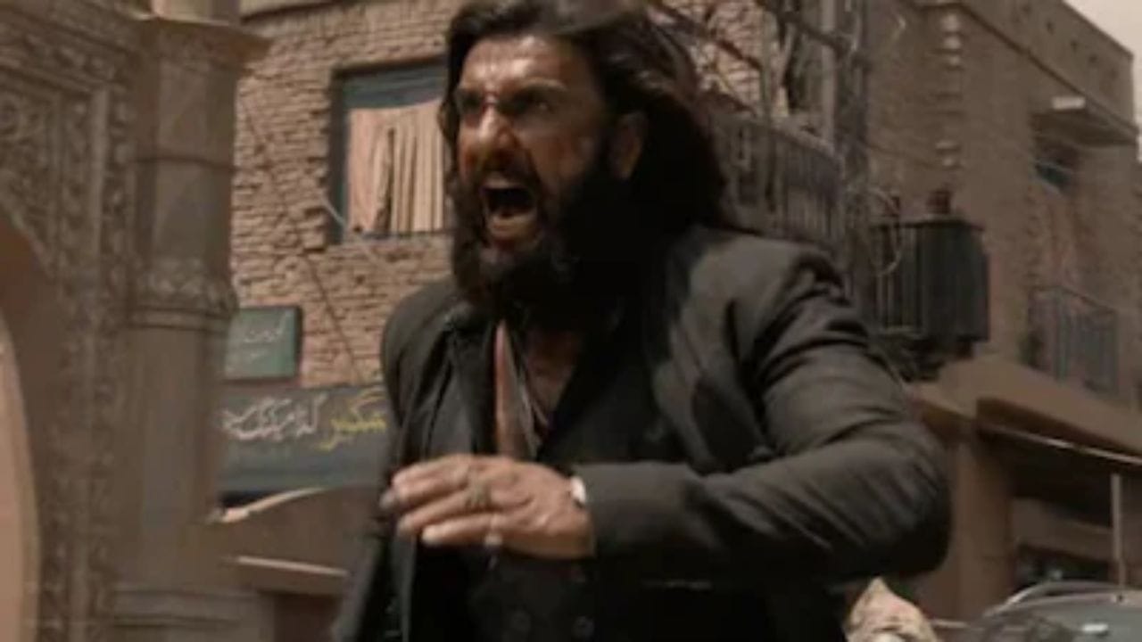 ‘ધુરંધર 2’ રિલીઝ થયા પછીથી જ સિનેમાઘરોમાં ધૂમ મચાવી રહી છે. ફિલ્મના એક્શન સીન, સ્ટોરી અને મ્યુઝિકને લોકો ખુબ પસંદ કરી રહ્યા છે. સોશિયલ મીડિયા પર પણ ફિલ્મની જબરદસ્ત ચર્ચા ચાલી રહી છે. પરંતુ આ બધાની વચ્ચે પાયરસીનો મુદ્દો સામે આવતા ફિલ્મમેકર્સ અને ફેન્સ બંને માટે ચિંતા વધી ગઈ છે.