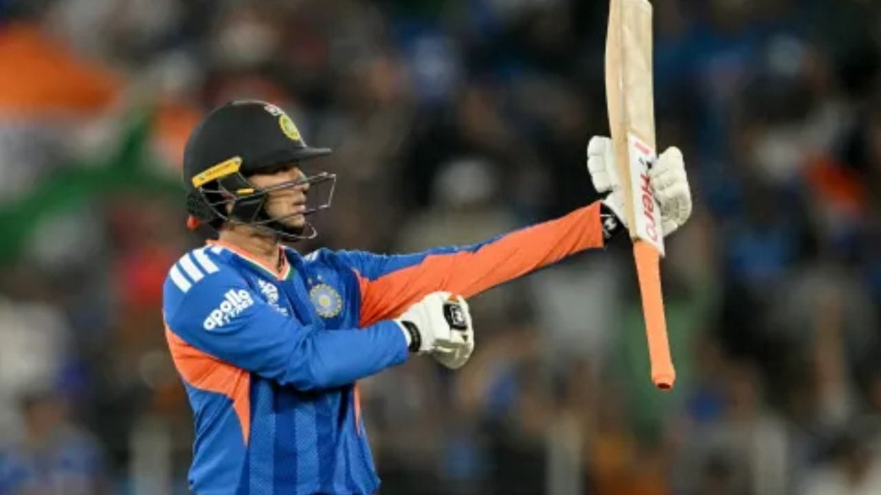 17 વર્ષ જૂનો રેકોર્ડ થયો પસ્ત: ટી20 વિશ્વ કપના ફાઈનલના ઈતિહાસમાં અત્યાર સુધીની સૌથી મોટી ઓપનિંગ પાર્ટનરશિપનો રેકોર્ડ 48 રનનો હતો, જે વર્ષ 2009 માં પાકિસ્તાનના કામરાન અકમલ અને શાહઝૈબ હસને શ્રીલંકા સામે બનાવ્યો હતો. અભિષેક અને સંજુની જોડીએ માત્ર 4 ઓવરમાં 51 રન પૂરા કરીને આ 17 વર્ષ જૂના રેકોર્ડને તોડી નાખ્યો હતો.