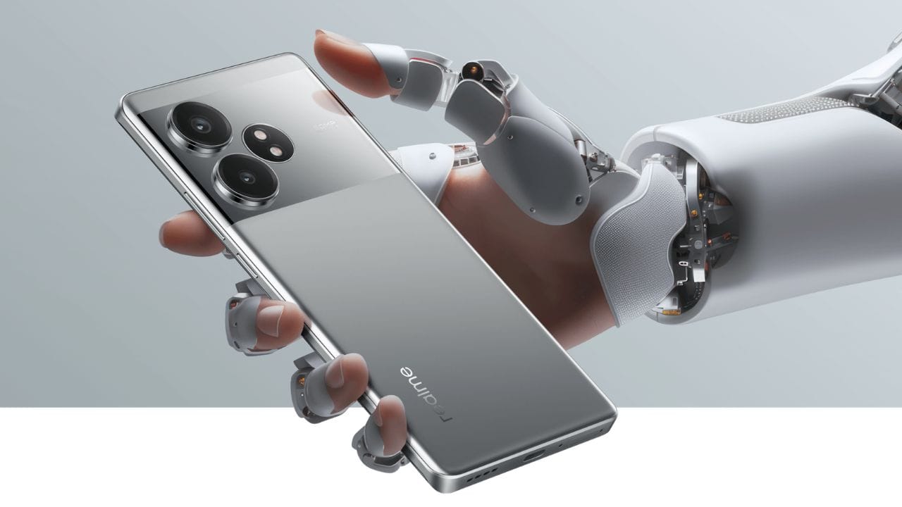  Realme GT 6T 5G: જો તમને ખૂબ જ ઝડપી ચાર્જિંગ જોઈતું હોય, તો આ શ્રેષ્ઠ છે. તેમાં 120W SuperVOOC ચાર્જિંગ છે અને તેની ડિસ્પ્લે ખૂબ જ બ્રાઈટ છે,  જેથી તડકામાં પણ ગેમિંગ સરળ બને છે. (Photo-Realme)