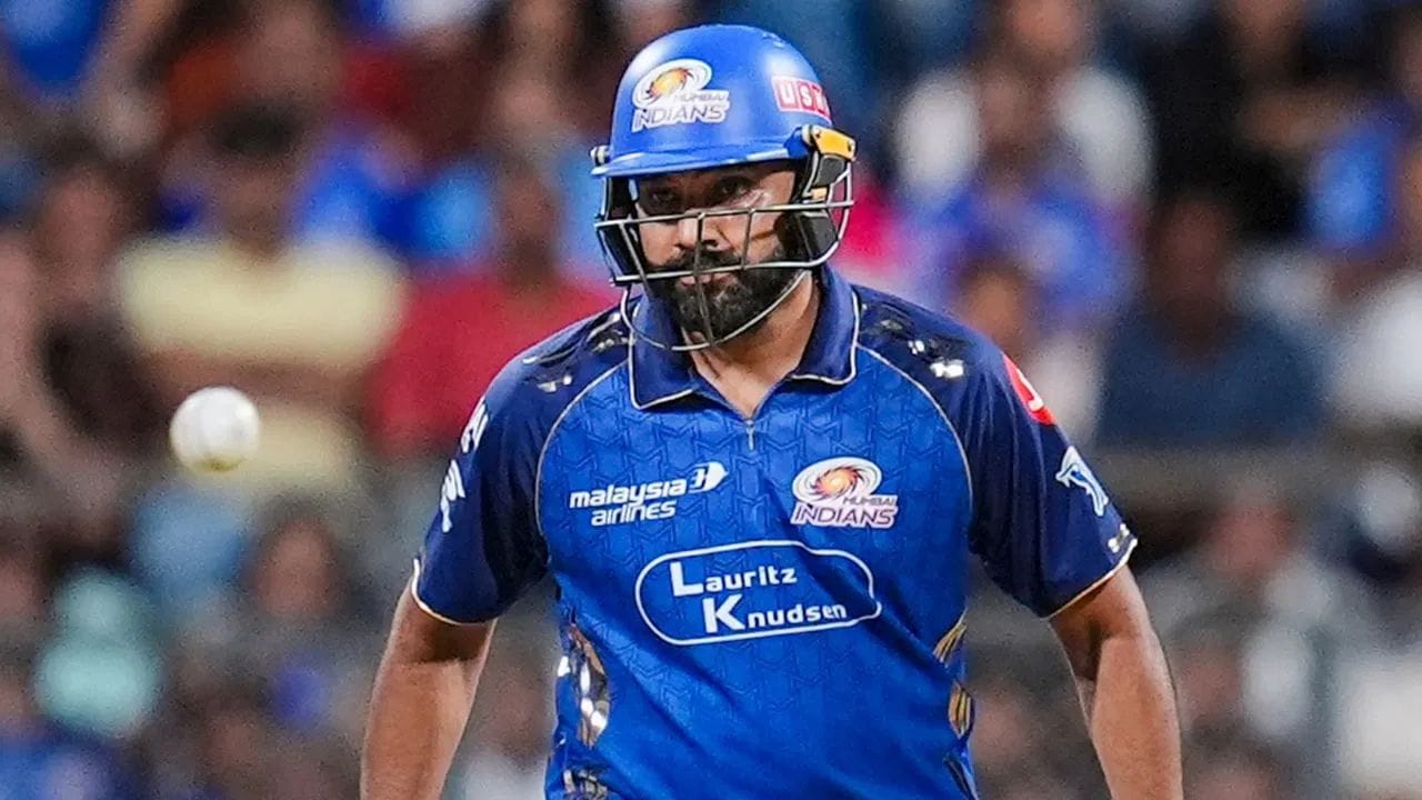 આ ઉપરાંત, રોહિત શર્માએ IPL કરિયરમાં 50મી વખત 50 રનનો આંકડો સ્પર્શ્યો છે. આવું કરનાર તે માત્ર ચોથો ખેલાડી છે. તેમજ, વિરાટ કોહલી પછી આવું કરનાર તે ભારતનો માત્ર બીજો ખેલાડી જ છે. (Photo-PTI)