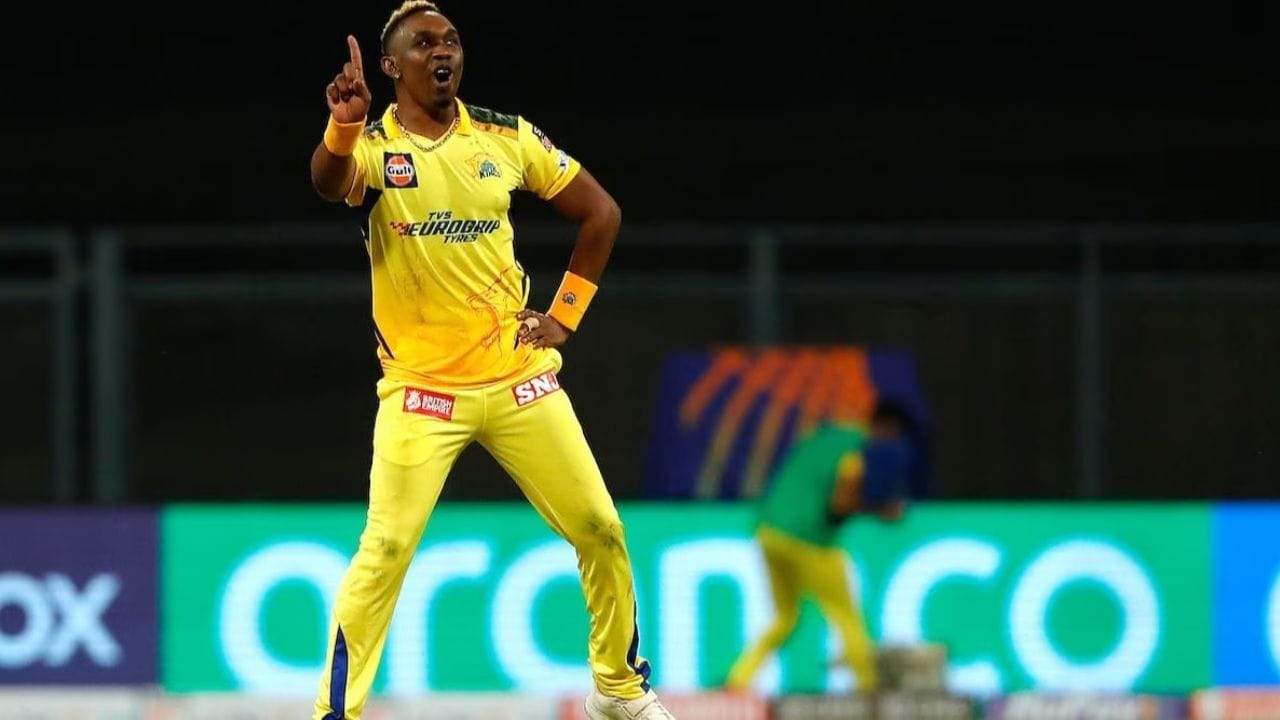  DJ Bravo: DJ Bravo જેવા ડૈથ ઓવર સ્પેશિયાલિસ્ટ બોલર સામે વિરાટ કોહલીએ 152.42 ની સ્ટ્રાઇક રેટથી 4 છગ્ગા અને 17 ચોગ્ગા ની મદદથી 103 બોલમાં 157 રન બનાવ્યા છે.(Photo-BCCI)