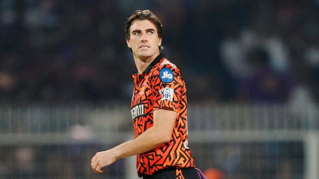  Pat Cummins – Sunrisers Hyderabad: પાંચમા નંબર પર સનરાઇઝર્સ હૈદરાબાદ ના કેપ્ટન પેટ કમિન્સ છે. 23 માર્ચ 2025 ના રોજ રાજસ્થાન રોયલ્સ સામે તેણે 4 ઓવરમાં 60 રન આપ્યા હતા  અને એક પણ વિકેટ લીધી ન હતી. કમિન્સ સામાન્ય રીતે કરકસરભરી (કિફાયતી) અને અસરકારક બોલિંગ માટે જાણીતો છે, પરંતુ તે દિવસે બેટ્સમેનો તેના પર ભારે પડી ગયા હતા. (Photo-BCCI)