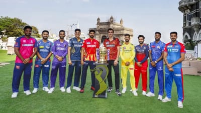 IPLની “બિગ ફોર” ટીમોની વાત કરીએ તો સામાન્ય રીતે મુંબઈ ઇન્ડિયન્સ (MI), ચેન્નાઈ સુપર કિંગ્સ (CSK), કોલકાતા નાઇટ રાઇડર્સ (KKR) અને રોયલ ચેલેન્જર્સ બેંગલુરુ (RCB)ને સૌથી મોટી અને લોકપ્રિય ટીમો માનવામાં આવે છે. IPLમાં ઓપનિંગ મેચ હંમેશા ખાસ રહી છે અને અત્યાર સુધી આ ટીમો ઓપનિંગ મેચમાં ભાગ લઈ ચૂકી છે. ખાસ કરીને MI અને CSK ઘણી વખત સિઝનની શરૂઆતમાં જોવા મળતી ટીમો છે. (ફોટો ; Google)