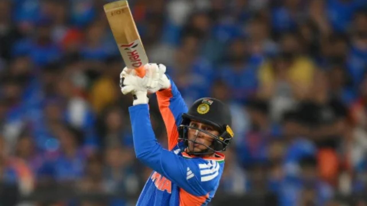 મેદાન પર સર્જાયું 'ભૂત': અભિષેક અને સંજુના બેટમાંથી નીકળેલા શોટ્સ એટલા પ્રચંડ હતા કે ન્યુઝીલેન્ડના મુખ્ય બોલર લોકી ફર્ગ્યુસનની લય સંપૂર્ણપણે ખોરવાઈ ગઈ હતી. ભારતીય ઓપનર્સે ન્યુઝીલેન્ડના આક્રમણને વેરવિખેર કરી નાખ્યું હતું અને ફાઈનલ જેવા દબાણ વાળા વાતાવરણમાં પણ નિર્ભય થઈને બેટિંગ કરી હતી.