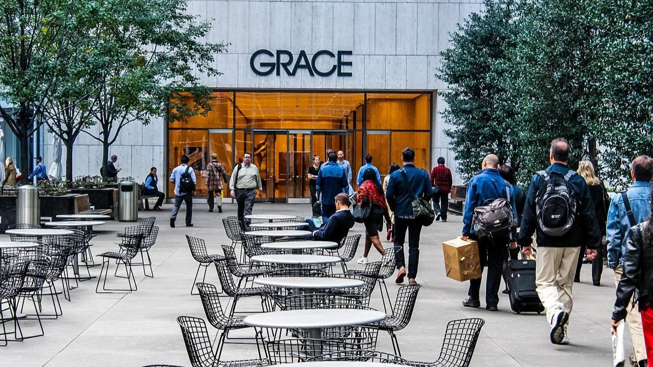 જ્યારે આપણે ખરીદીમાં ડૂબી જઈએ છીએ, ત્યારે આપણે સમયનો ખ્યાલ ગુમાવીએ છીએ; ખરીદીમાં આ ઊંડાણપૂર્વક ડૂબકી મોલમાં વધુ ખર્ચ કરવાની આપણી વૃત્તિને બળ આપે છે, લોરા જણાવે છે કે તમે જેટલો વધુ સમય મોલમાં રોકાશો તે તમારી વધુમાં વધુ ખરીદીની સંભાવનાને વધારે છે.  (Photo - Pixabay)