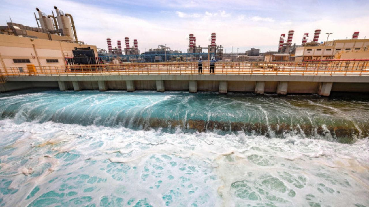 ભારત બાદ ચીન બીજા ક્રમે છે. ચીનની વિશાળ વસ્તી અને ઔદ્યોગિક વિકાસને પહોંચી વળવા માટે વાર્ષિક આશરે 581 બિલિયન ક્યુબિક મીટર પાણીની જરૂર પડે છે. ચીન તેની મોટાભાગની પાણીની જરૂરિયાતો મીઠા પાણીના સ્ત્રોતોમાંથી પૂર્ણ કરે છે. (ફોટો ક્રેડિટ-Google)