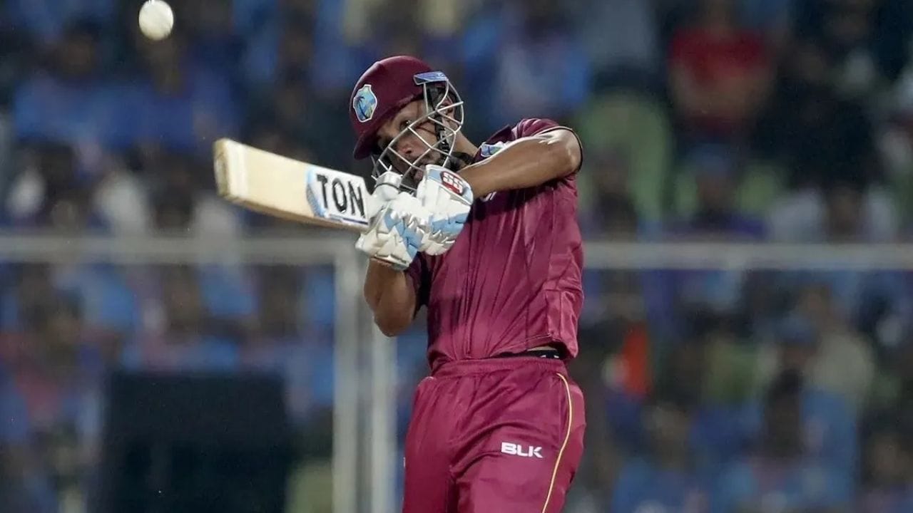 એલેક્સ હેલ્સ - 86 રન  ઈંગ્લેન્ડે એડિલેડ ઓવલ ખાતે 2022ની T20 વર્લ્ડ કપ સેમિફાઇનલ 10 વિકેટથી જીતી હતી. ભારત સામેની તે મેચમાં, એલેક્સ હેલ્સે 47 બોલમાં 86 રન બનાવ્યા હતા, જેમાં 7 છગ્ગા અને 4 ચોગ્ગાનો સમાવેશ થતો હતો.