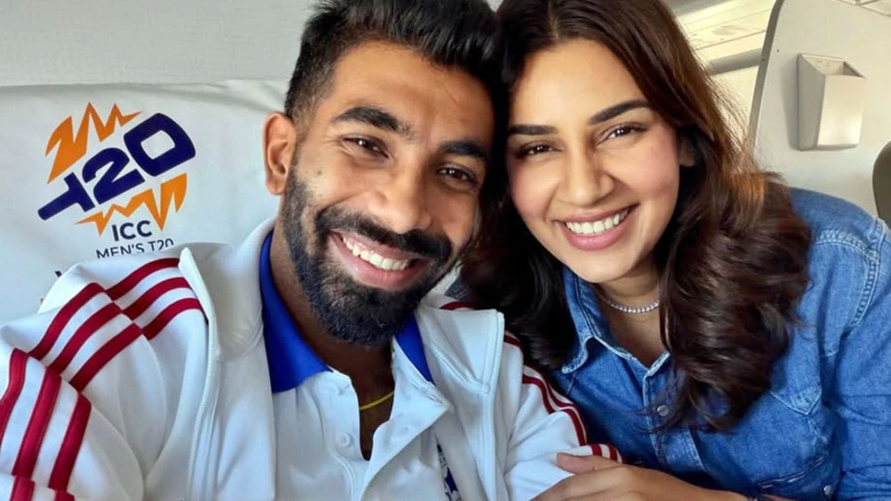 જસપ્રીત બુમરાહ અને સંજના ગણશનની મુલાકાત 2013-2014 માં IPL દરમિયાન થઈ હતી. એ સમયે બુમરાહે ક્રિકેટમાં તેની કેરિયરની શરૂઆત જ કરી હતી. જ્યારે સંજના એક જાણીતી સ્પોર્ટ્સ પ્રેઝન્ટર હતી. 