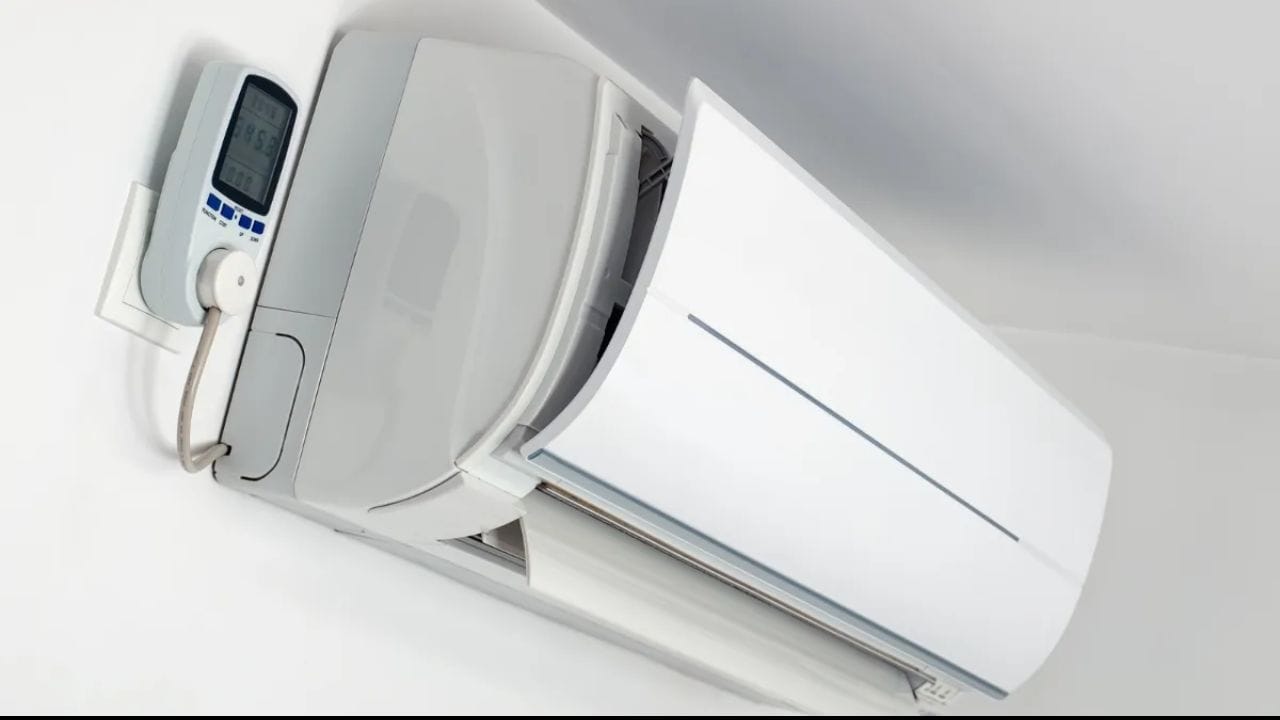 ACમાંથી ગેસ લીક થઈ જાય પછી તેને ફરીથી રિફિલિંગ કરવાથી ઘણા પૈસા થઈ જાય છે. તેથી, સર્વિસિંગ પહેલાં તમારે જાતે જ તપાસવું જોઈએ કે ACમાંથી ગેસ લિક થઈ રહ્યો છે કે નહીં. ત્યારે અમે તમને કેટલાક સંકેતો જણાવીશું જેનાથી ખબર પડી જશે કે  ACમાંથી ગેસ લિક થાય છે કે નહીં. (ફોટો ક્રેડિટ- Easy Breezy AC)