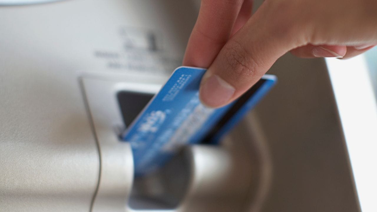 આ પછી તમારે નવું કાર્ડ બનાવવા માટે અરજી કરવી પડશે જે સામાન્ય રીતે 7 થી 10 દિવસમાં તમારા સરનામે પહોંચાડવામાં આવે છે.