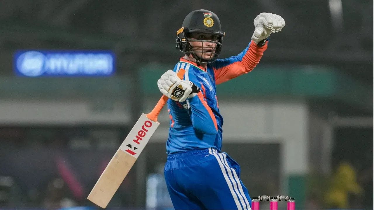 T20I ક્રિકેટમાં પણ અભિષેક શર્માનું પ્રદર્શન ખૂબ પ્રભાવશાળી રહ્યું છે. તેણે 45 ઈનિંગ્સમાં 33થી વધુની સરેરાશથી 1438 રન બનાવ્યા છે અને બે સદી ફટકારી છે. તેનો 190થી વધુનો સ્ટ્રાઈક રેટ તેની આક્રમક બેટિંગની સાબિતી આપે છે. હવે જોવું રહ્યું કે IPL 2026માં તે ટીમનું નેતૃત્વ અને પોતાની બેટિંગ બંનેમાં કેવું પ્રદર્શન કરે છે. (PC:PTI/X)