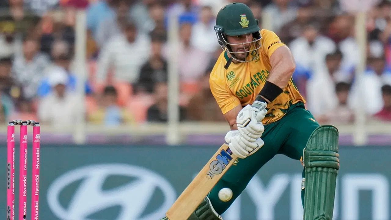 આ સિઝનમાં દક્ષિણ આફ્રિકાએ 157, જ્યારે ઇંગ્લેન્ડે 143 ચોગ્ગા-છગ્ગા ફટકાર્યા છે. બંને ટીમો સેમિફાઇનલમાં છે, અને તેમનો આંકડો પણ વધશે.