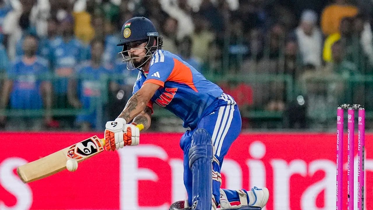 આ પહેલા, ટીમ ઈન્ડિયાનું શ્રેષ્ઠ પ્રદર્શન 2024 માં હતું. ભારતે 2024 T20 વર્લ્ડ કપ જીત્યો હતો, અને ભારતીય બેટ્સમેનોએ કુલ 153 છગ્ગા અને ચોગ્ગા ફટકાર્યા હતા. પરંતુ આ વખતે, આ આંકડો 200 ને વટાવી શકે છે. જો ટીમ ઈન્ડિયા ફાઇનલમાં પહોંચે છે, તો ચોક્કસથી આ સિદ્ધિ હાંસલ કરી શકશે. 