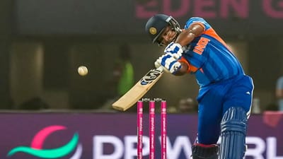 ભારતીય ટીમ એક જ T20 વર્લ્ડ કપ સિઝનમાં સૌથી વધુ છગ્ગા અને ચોગ્ગા મારનારી ટીમ બની ગઈ છે. ભારતીય ટીમે આ T20 વર્લ્ડ કપમાં સૌથી વધુ છગ્ગા અને ચોગ્ગા ફટકાર્યા છે, જેમાં 179 છગ્ગા અને ચોગ્ગા ફટકાર્યા છે, જે કોઈપણ ટીમનું શ્રેષ્ઠ પ્રદર્શન છે.