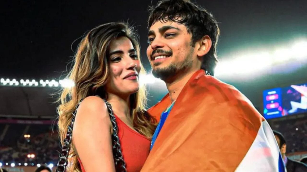   ઇશાન હાલમાં તેની રમત પર ધ્યાન કેન્દ્રિત કરી રહ્યો છે અને તેના દેશને જીત અપાવવા તરફ દોરી રહ્યો છે,