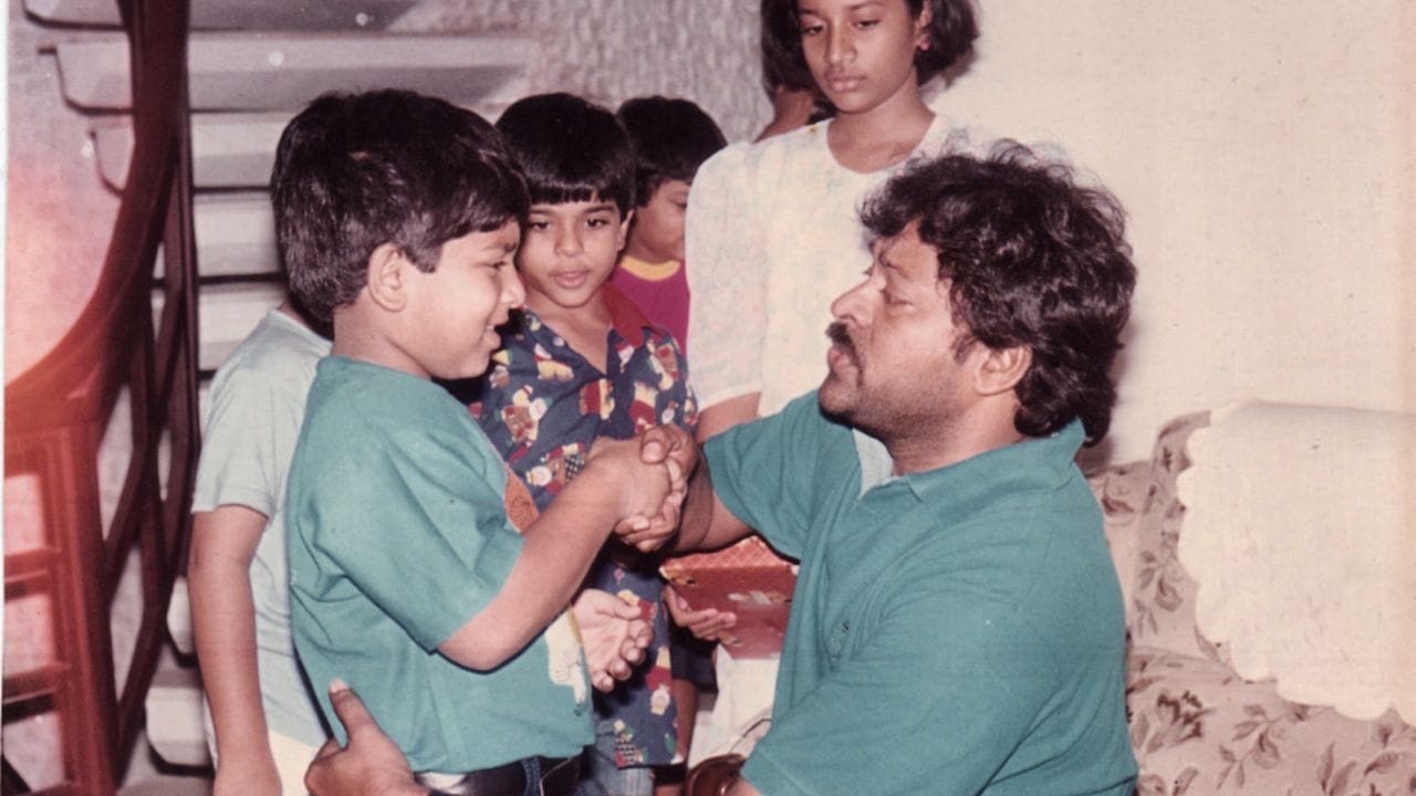 સિરીશના ભાઈ અલ્લુ અર્જુનની સાઉથથી લઈ બોલિવુડમાં ખુબ મોટી ફેનફોલોઈંગ છે. તેના પિતા અલ્લુ અરવિંદ સાઉથના જાણીતા પ્રોડ્યુસર છે.