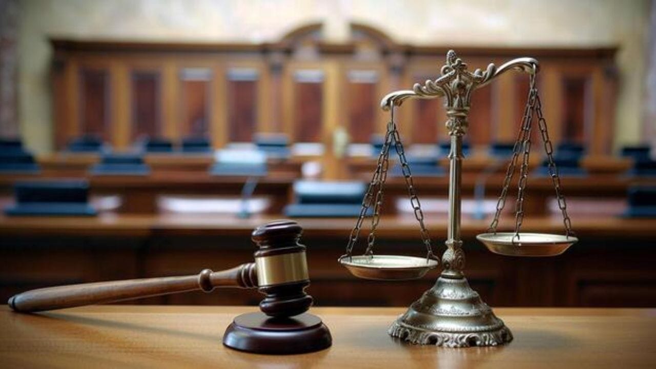 આ કેસમાં મિલકતનો વિવાદ હતો. જેમાં એક મહિલાએ 2002 માં તેની પૌત્રીને મિલકત ભેટમાં આપી હતી. પૌત્રીનું 2005 માં કોઈ સંતાન વિના અવસાન થયું. ત્યારબાદ મહિલાએ ભેટ રદ કરી અને મિલકત તેની બીજી પૌત્રીને વારસામાં આપી.
