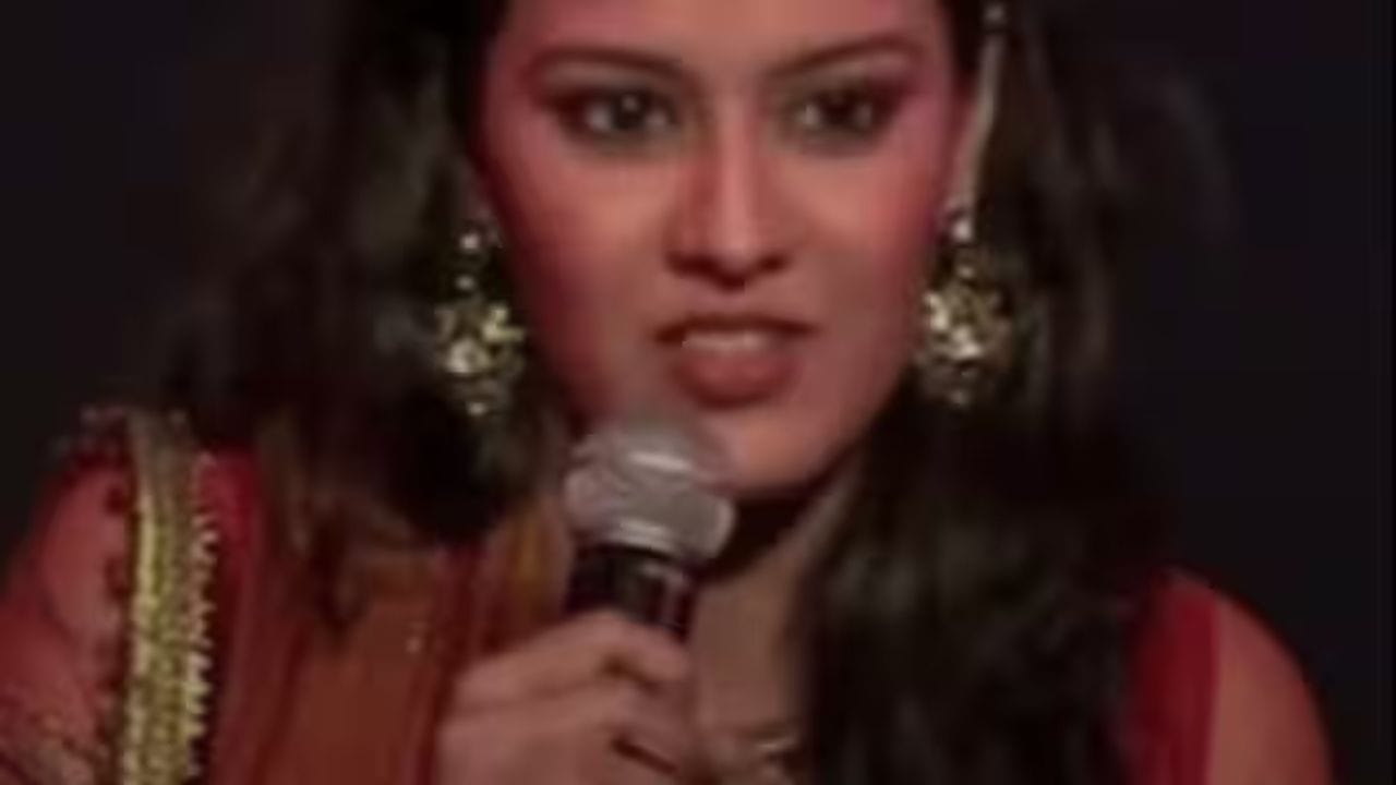 અનિશા તિવારી ભારતની પાંચમી સૌથી ધનિક મહિલા લીના તિવારીની પુત્રી છે. અનિશાએ મેસેચ્યુસેટ્સ ઇન્સ્ટિટ્યૂટ ઓફ ટેકનોલોજીમાંથી મોલેક્યુલર બાયોલોજીમાં પીએચડી કર્યું છે. 2022 માં, તેણી તેના પરિવારની ખાનગી ફાર્માસ્યુટિકલ કંપની, USV માં ડિરેક્ટર તરીકે જોડાઈ. આજે, USV માં તેણીના યોગદાનથી તેણી ભારતની ટોચની યુવા ઉદ્યોગપતિઓમાંની એક તરીકે સ્થાપિત થઈ છે.
