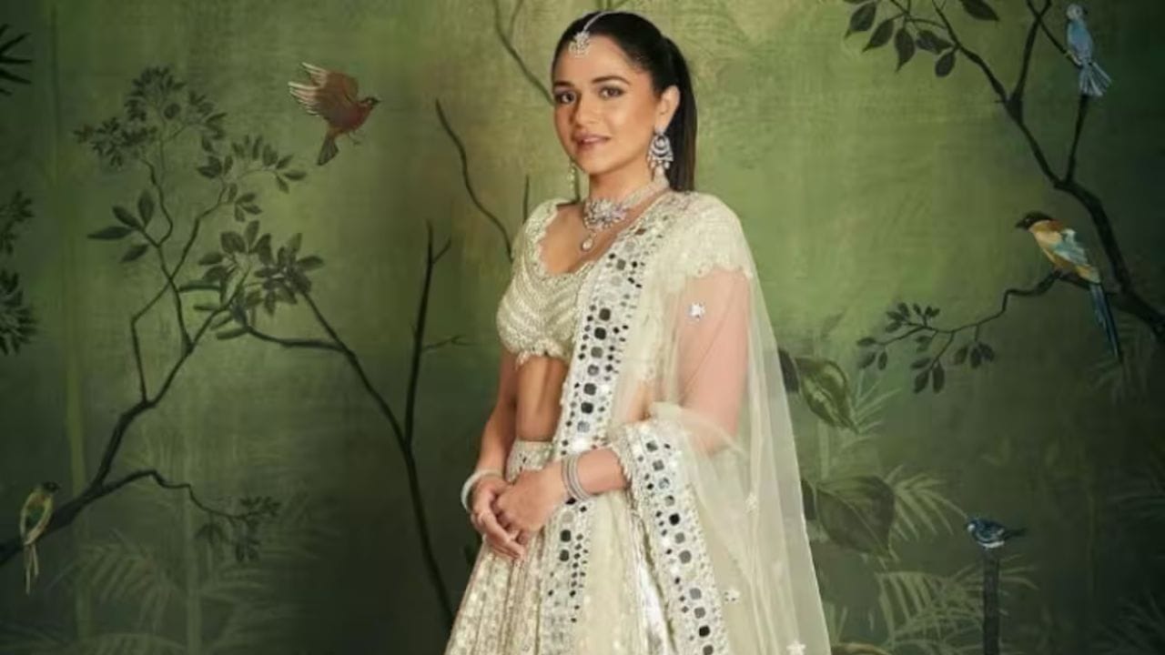 અંજલિ મર્ચન્ટ Encore Healthcare Pvt. Ltd ના બોર્ડ ઓફ ડિરેક્ટર્સમાં છે. તે વીરેન મર્ચન્ટની પુત્રી અને મુકેશ અંબાણીની પુત્રવધૂ રાધિકા મર્ચન્ટની બહેન છે. અંજલિ મર્ચન્ટના પરિવારનો ફાર્માસ્યુટિકલ વ્યવસાય આશરે ₹900 કરોડનો હોવાનો અંદાજ છે. અંજલિ મર્ચન્ટે યુનાઇટેડ સ્ટેટ્સમાં વ્યવસાયનો અભ્યાસ કર્યો છે અને આંતરરાષ્ટ્રીય બજારના વિસ્તરણમાં ભૂમિકા ભજવી રહી છે.
