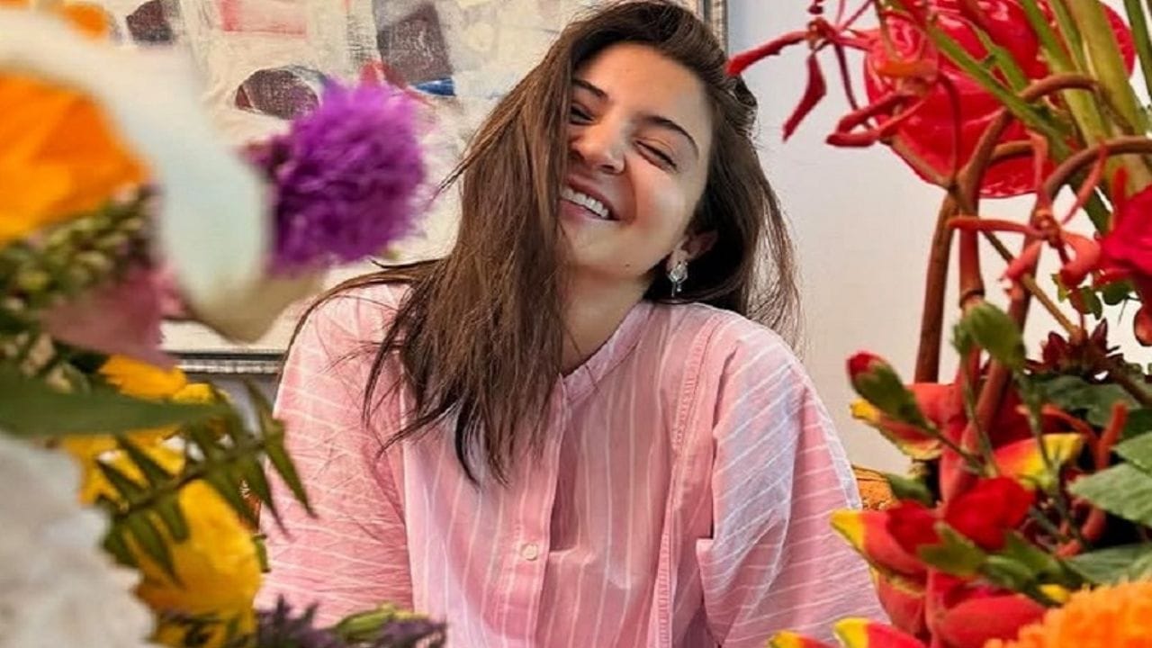 હાલમાં ફિલ્મ અંગે વધુ સત્તાવાર અપડેટ્સ સામે આવ્યા નથી. જોકે, એવી શક્યતા વ્યક્ત કરવામાં આવી રહી છે કે અલ્લુ અર્જુનના જન્મદિવસે ફિલ્મનો ટીઝર અથવા ટાઇટલ જાહેર કરવામાં આવી શકે છે.