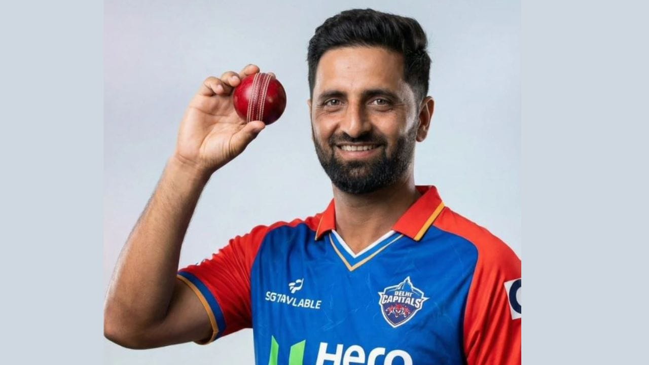 2024-25 રણજી સિઝનમાં ઔકિબે 44 વિકેટ લીધી, જે સિઝનમાં બીજા ક્રમે સૌથી વધુ છે, જેનો સ્ટ્રાઇક-રેટ 30.47 અને સરેરાશ 13.93 છે.2025-26દુલીપ ટ્રોફીમાં તેને ઉત્તર ઝોન માટે પસંદ કરવામાં આવ્યો હતો. પૂર્વ ઝોન સામેની રમતમાં તેણે વિરાટ સિંહથી શરૂ કરીને ચાર બોલમાં ચાર વિકેટ લીધી હતી.