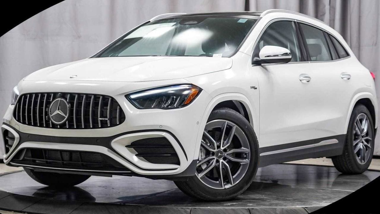 સ્પીડ અને પર્ફોર્મન્સની વાત કરીએ તો Mercedes-Benz AMG GLA35 તેના કલેક્શનમાં ખાસ સ્થાન ધરાવે છે. આ SUV સ્પોર્ટી લુક અને ઝડપી પિકઅપ માટે જાણીતી છે. શહેરમાં ડ્રાઈવિંગ માટે આ એક પરફેક્ટ ઓપ્શન છે, જે પાવર અને સ્ટાઈલ બંને આપે છે.