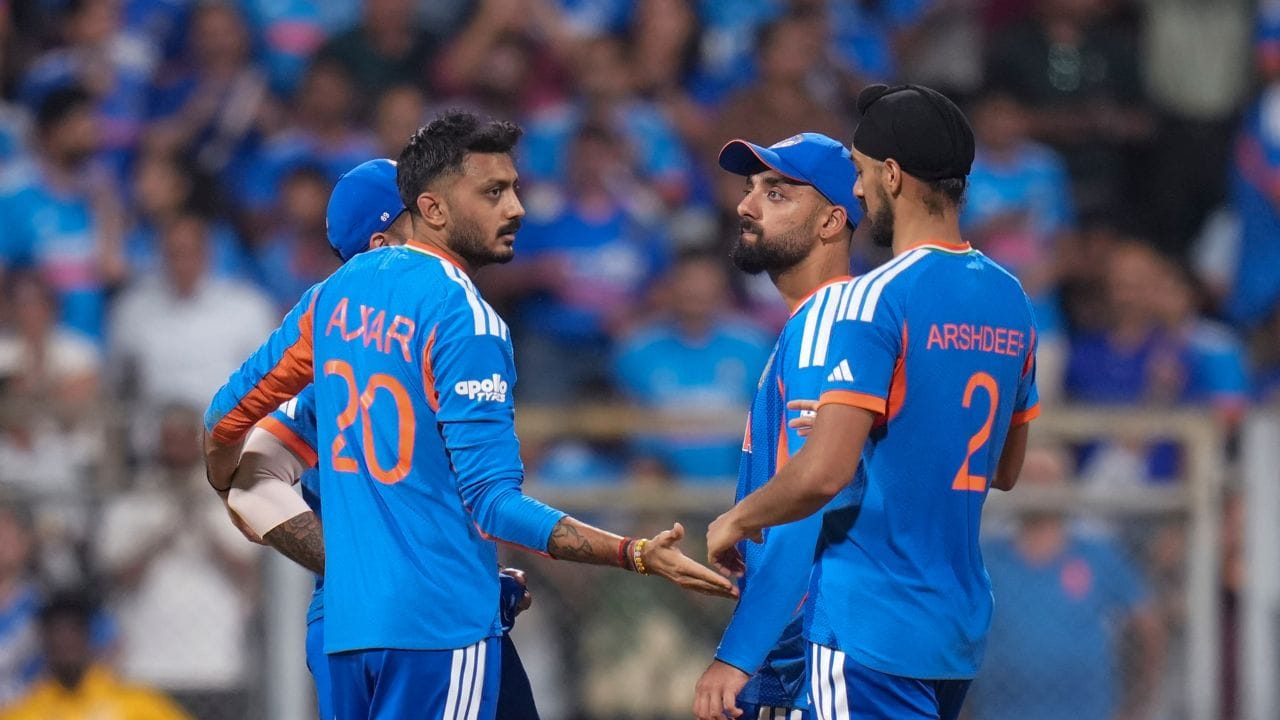 પરંતુ આ મેચમાં એક ભારતીય ખેલાડી એવો પણ હતો તેમણે શાનદાર ફીલ્ડિંગ અને બોલિંગથી ટીમ ઈન્ડિયાને જીત અપાવી છે.તેનું નામ છે અક્ષર પટેલ. 