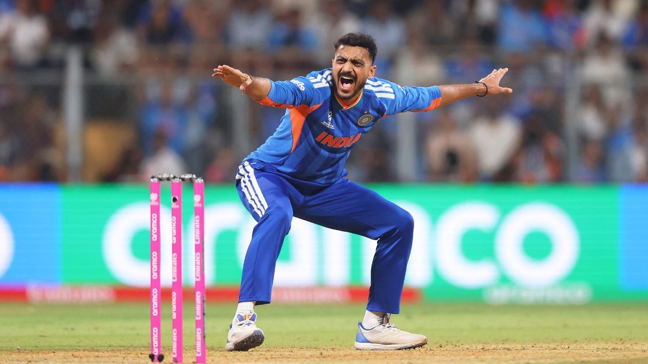 અક્ષરે આગળ કહ્યું, "રવીન્દ્ર જાડેજા પણ તે જ મેચમાં રમી રહ્યો હતો, જેમને ગુજરાતમાં બાપુ કહેવામાં આવતું હતું. તેથી માહી ભાઈએ વિચાર્યું કે દરેક ગુજરાતી બાપુ છે. ત્યાંથી, તેમણે તેમને બાપુ કહેવાનું શરૂ કર્યું. એકવાર તેમણે બાપુ કહી દીધા પછી, બાકીના ટીમે પણ તેમને બાપુ કહેવાનું શરૂ કર્યું."
(Photo Credit-GettyImages)