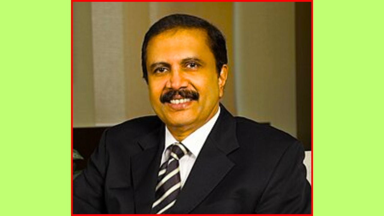 ડો. આઝાદ મૂપેન એસ્ટર DM હેલ્થકેરના સ્થાપક છે. તેમનું હેલ્થકેર નેટવર્ક મધ્ય પૂર્વ અને ભારતમાં ફેલાયેલું છે. વર્ષ 2024-25ના અંદાજ મુજબ તેમની નેટવર્થ આશરે 1 અબજ ડોલર છે. હેલ્થ સેક્ટર આવશ્યક સેવાઓમાં આવે છે પરંતુ પ્રાદેશિક તણાવથી ઓપરેશનલ ખર્ચ વધી શકે છે.