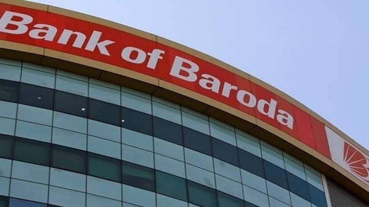 તે ઉપરાંત, બેંકની 444 દિવસની સ્પેશિયલ ‘બોબ સ્ક્વેર ડ્રાઇવ ડિપોઝિટ સ્કીમ’ પણ લોકપ્રિય છે. આ યોજનામાં સામાન્ય નાગરિકોને 6.45%, વરિષ્ઠ નાગરિકોને 6.95% અને અતિ વરિષ્ઠ નાગરિકોને 7.05% સુધી વ્યાજ આપવામાં આવે છે.