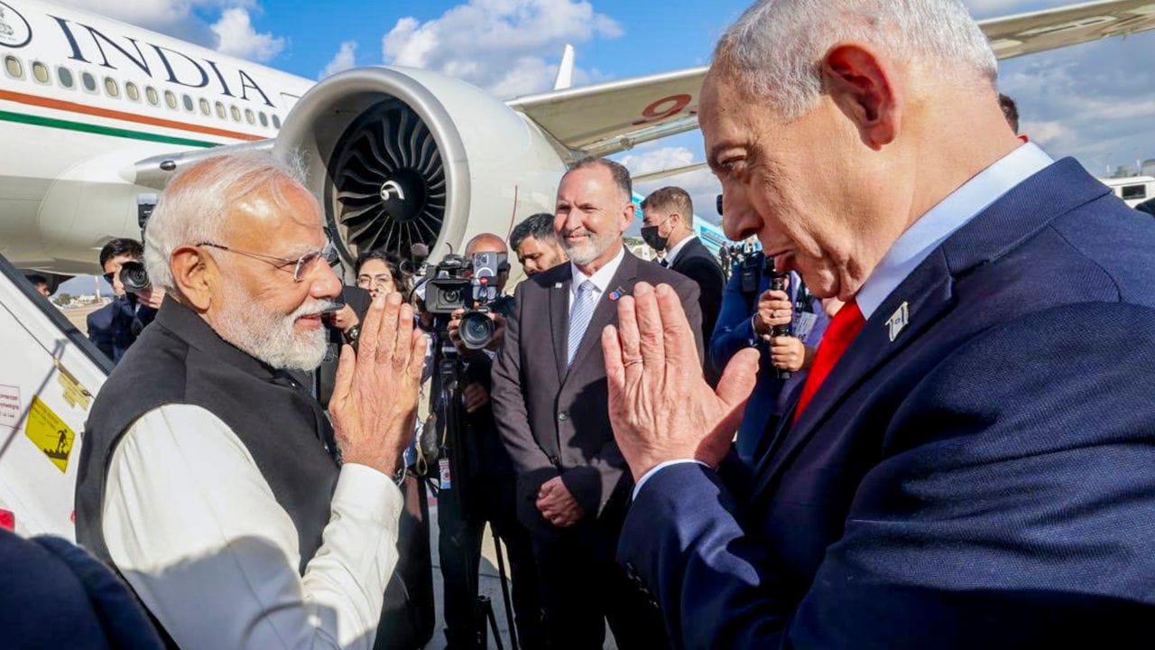 તેમણે 1967-70 ના યુદ્ધ દરમિયાન અસંખ્ય સરહદ પારના હુમલાઓમાં ભાગ લીધો હતો, જેમાં માર્ચ 1968માં કરામેહના યુદ્ધનો સમાવેશ થાય છે, જ્યારે IDFએ PLO નેતા યાસર અરાફાતને પકડવા માટે જોર્ડન પર હુમલો કર્યો હતો પરંતુ ભારે જાનહાનિ સાથે તેમને ભગાડવામાં આવ્યા હતા.