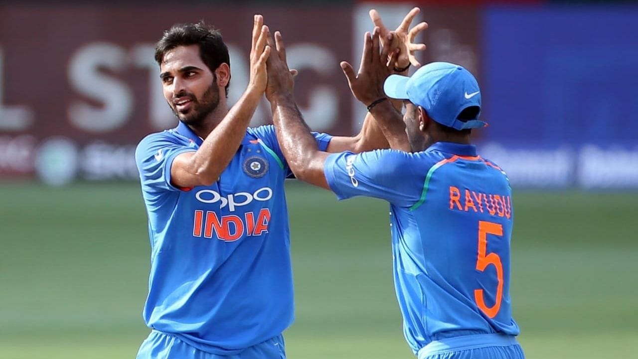 તેણે ડિસેમ્બર 2012માં પાકિસ્તાન સામે આંતરરાષ્ટ્રીય ક્રિકેટમાં પ્રવેશ કર્યો હતો, જેમાં તેણે ટ્વેન્ટી20 આંતરરાષ્ટ્રીય (T20I) માં ત્રણ વિકેટ લીધી હતી, જેમાં તેની પહેલી ઓવરમાં એક વિકેટ પણ સામેલ હતી.