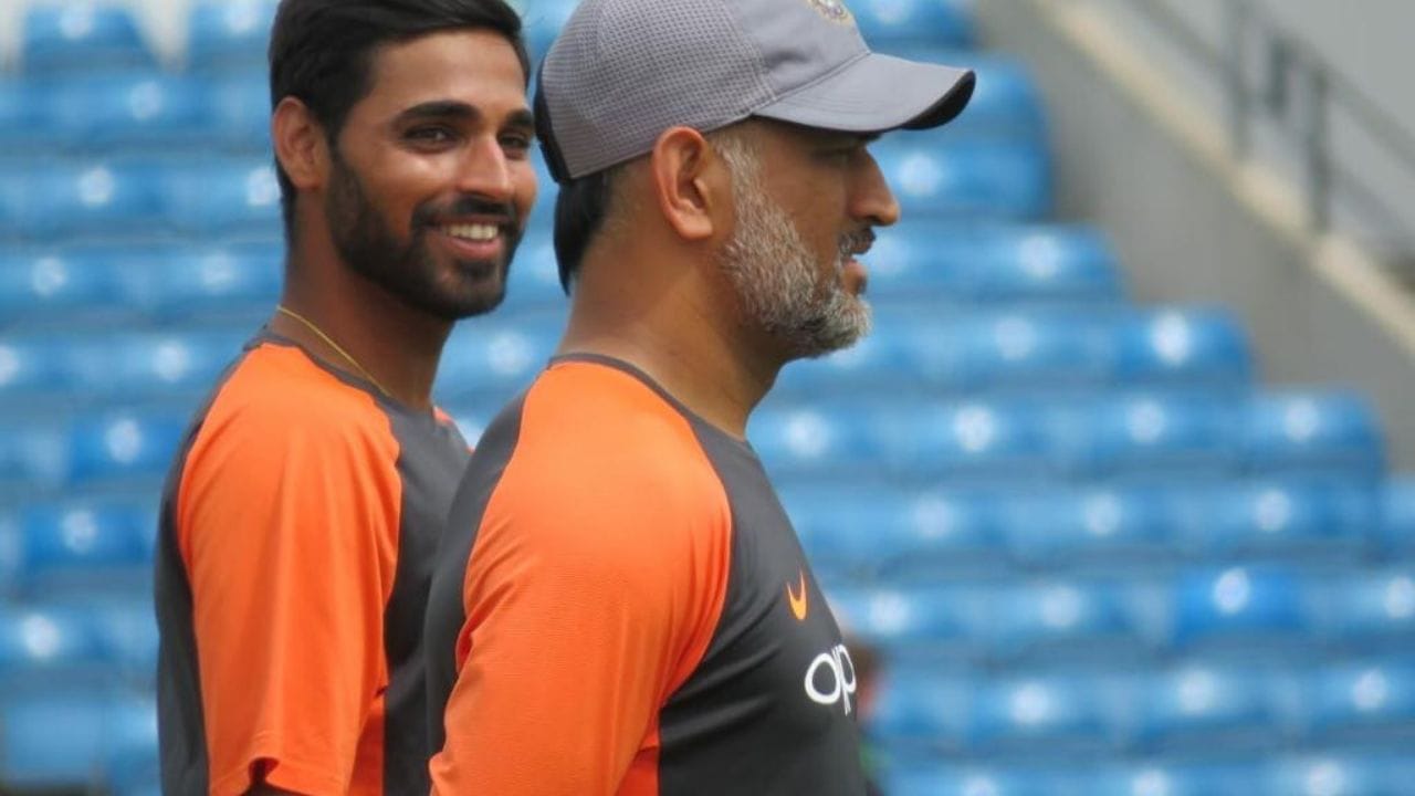 ભુવનેશ્વર કુમાર ઘરેલુ ક્રિકેટમાં ઉત્તર પ્રદેશ તરફથી રમે છે. તે દુલીપ ટ્રોફીમાં સેન્ટ્રલ ઝોન તરફથી પણ રમી ચૂક્યો છે અને 17 વર્ષની ઉંમરે બંગાળ સામે ફર્સ્ટ-ક્લાસ ડેબ્યૂ કર્યું હતું. 2008/09 રણજી ટ્રોફીની ફાઇનલમાં, તે ફર્સ્ટ-ક્લાસ ક્રિકેટમાં સચિન તેંડુલકરને શૂન્ય રને આઉટ કરનાર પ્રથમ બોલર હતો.