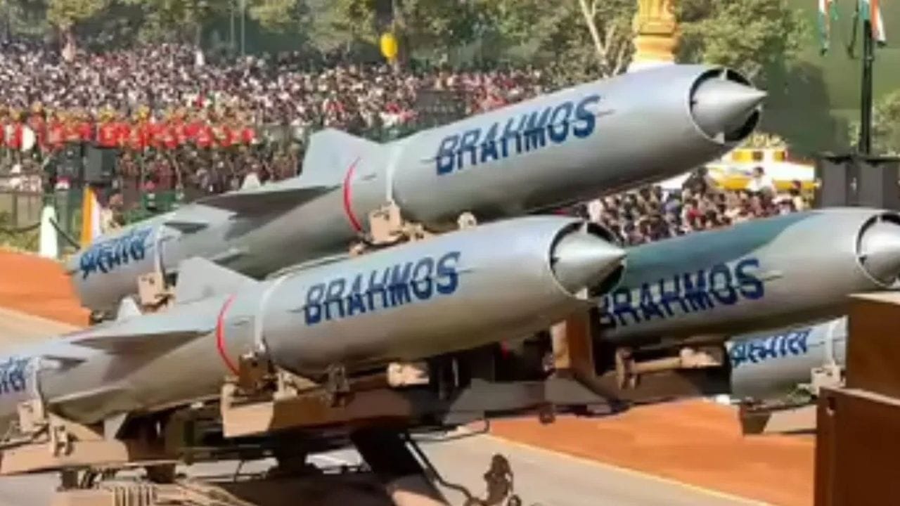 Breaking News: India dominates international market, will sell BrahMos-equipped deadly warships to friendly countries amid Middle East tensions Breaking News: India dominates international market, will sell BrahMos-equipped deadly warships to friendly countries amid Middle East tensions