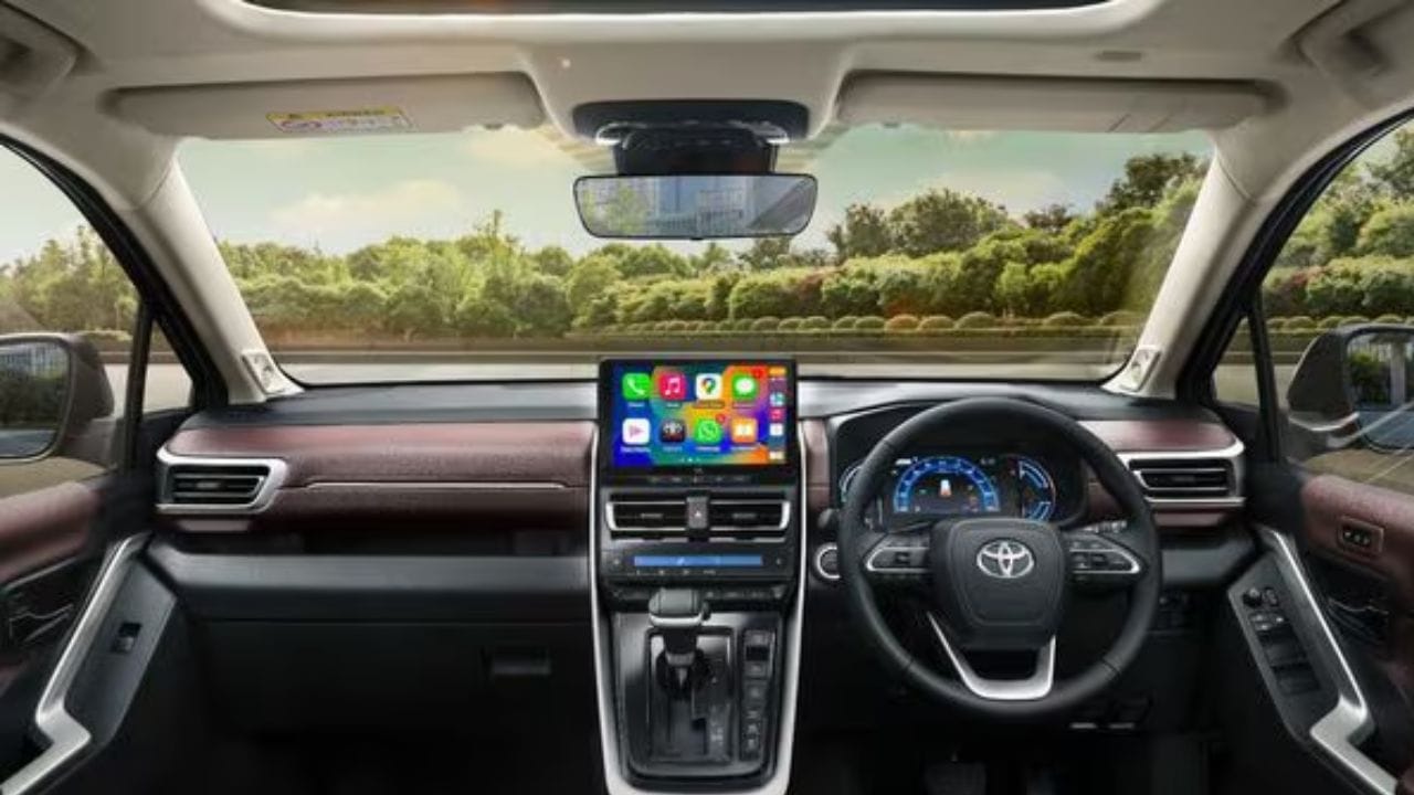 2. કુલેટ લેવલ તપાસો: ACમાં ઠંડી હવા ઉત્પન્ન કરવા માટે રેફ્રિજરેટર કૂલેટનો ઉપયોગ થાય છે. કારના મેન્યુઅલમાં કુલેટ લેવલ વિશે માહિતી છે. જો કુલેટ સ્તર ઓછું હોય, તો તેને મિકેનિક દ્વારા તપાસો અને પછી તેને ફરીથી ભરો. (ફોટો ક્રેડિટ-સોશિયલ મીડિયા)