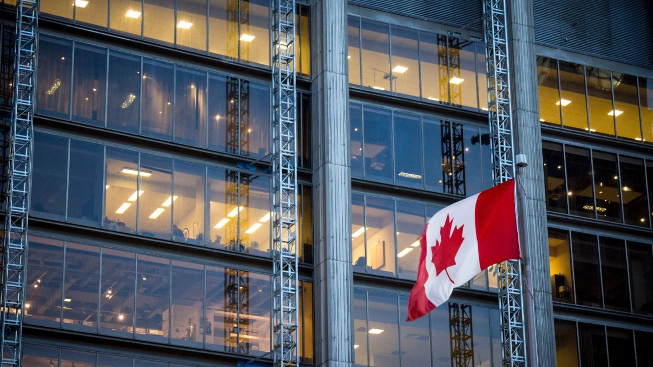 વિદ્યાર્થીઓએ ધ્યાનમાં રાખવું જોઈએ કે Job Bank પર નોકરી માટે અરજી કરતા પહેલા તેમને વેબસાઇટ પર પોતાનો એક એકાઉન્ટ અથવા ID બનાવવો પડે છે. એકવાર ID બનાવી લેવાયા પછી, તેઓ એકસાથે અનેક નોકરીઓ માટે સરળતાથી અરજી કરી શકે છે. આ પ્લેટફોર્મની ખાસ વાત એ છે કે અહીં કંપનીઓ નોકરી સંબંધિત તમામ માહિતી પારદર્શક રીતે આપે છે. તેથી ઉમેદવારોને સાચી માહિતી મળે છે અને છેતરપિંડીનું જોખમ પણ ઓછું રહે છે.