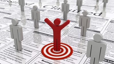 કેનેડામાં ઉચ્ચ શિક્ષણ ખૂબ મોંઘું છે. સામાન્ય રીતે લાખો રૂપિયાનું બજેટ અથવા સારી શિષ્યવૃત્તિ ધરાવતા વિદ્યાર્થીઓ જ ત્યાં અભ્યાસ કરવા જઈ શકે છે. તેથી ઘણા ભારતીય વિદ્યાર્થીઓ અભ્યાસ સાથે કામ કરવાની તક શોધે છે, જેથી તેઓ પોતાના ખર્ચનો થોડો ભાગ સંભાળી શકે.