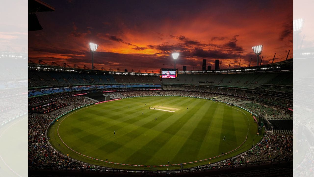 મેલબોર્નનું વિશાળ મેદાન, સિડનીની પિચ પર મળતો અચાનક સ્પિન અને લોર્ડ્સના મેદાનનો ઢોળાવ આ ત્રણેય એવા ક્રિકેટ ગ્રાઉન્ડ છે જ્યાં બેટ્સમેન માટે રન બનાવવા ખૂબ જ મુશ્કેલ બની જાય છે. અહીં રમવું એટલે પડકારનો સામનો કરવા જેવું હોય છે, કારણ કે ઘણીવાર ખેલાડીઓ સ્કોરબોર્ડ પર મોટા સ્કોર સુધી પહોંચી શકતા નથી. ( Credits: Getty Images )