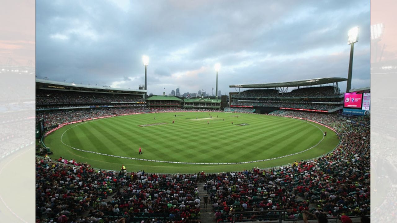 મેલબોર્નનું મોટું મેદાન, સિડનીની પિચ પર મળતો સ્પિન અને લોર્ડ્સના મેદાનનો ઢોળાવ આ ત્રણેય જગ્યાઓ બેટ્સમેન માટે ખૂબ જ મુશ્કેલ માનવામાં આવે છે. અહીં રન બનાવવા તો દૂર, ક્યારેક તો ખાતું ખોલવું પણ ખૂબ કઠિન બની જાય છે. આ મેદાનોના આંકડા બતાવે છે કે ઘણીવાર અહીં મેચ દરમિયાન સ્કોરબોર્ડ પણ શાંત જ રહે છે. ( Credits: Getty Images )