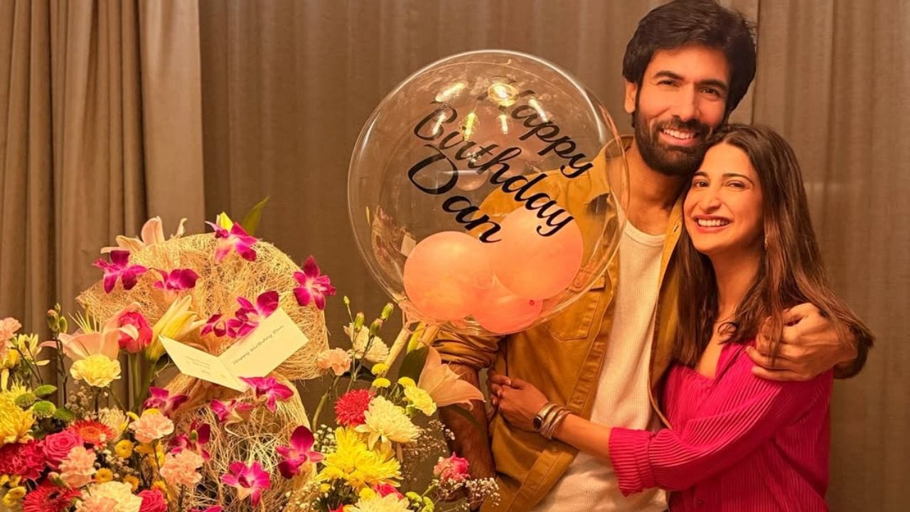 દાનિશ પાંડોર જાસૂસી-થ્રિલર ફિલ્મ ધુરંધર અને તેની સિક્વલ ધુરંધર: ધ રીવેન્જમાં પાકિસ્તાની ગેંગસ્ટર ઉઝૈર બલોચની ભૂમિકા માટે જાણીતા છે. 