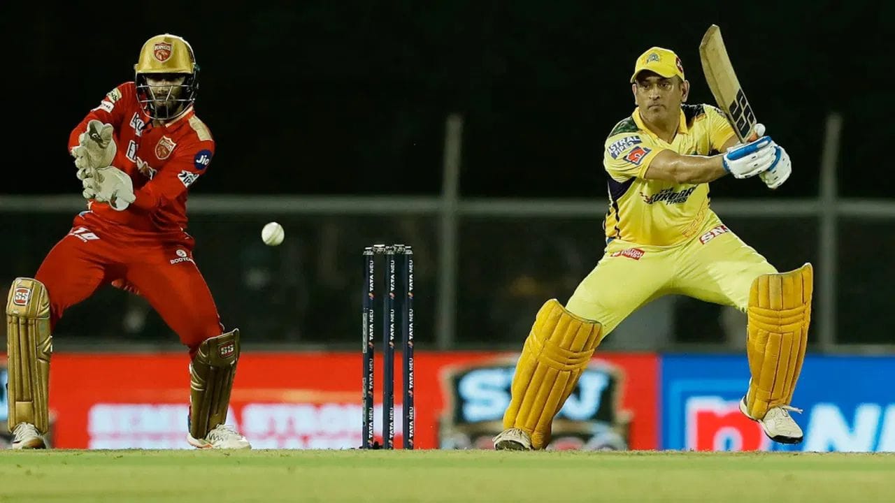 આ વખતે ચેન્નાઈ સુપર કિંગ્સની ટીમમાં કેટલાક નવા ફેરફારો પણ જોવા મળી રહ્યા છે. સ્ટાર વિકેટકીપર-બેટ્સમેન સંજુ સેમસન ટીમનો ભાગ બનતા ટીમનું સંતુલન બદલાઈ શકે છે. સેમસનના આગમનથી ધોની પરનો વર્કલોડ પણ થોડો ઓછો થવાની શક્યતા વ્યક્ત કરવામાં આવી રહી છે.