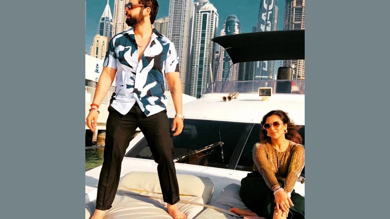 રિદ્ધિમાના સોશિયલ મીડિયા એકાઉન્ટ્સ પરથી સ્પષ્ટ થાય છે કે તે પોતાના પતિ સાથે મુસાફરીમાં વધુ સમય વિતાવે છે. તેની જીવનશૈલી ખૂબ જ ગ્લેમરસ અને આત્મવિશ્વાસભરી છે, જે તેના ફોટાઓમાં સ્પષ્ટ રીતે ઝળહળી ઉઠે છે.