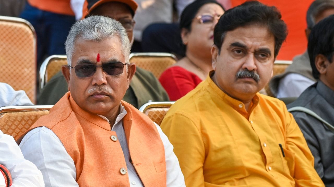 પશ્ચિમ મિદનાપુર બેઠક જીતનાર સોહનપાલ 1982 થી 2011 સુધી સતત વિજેતા રહ્યા હતા. સોહનપાલને હરાવીને, દિલીપ ઘોષે બંગાળમાં પોતાને એક મુખ્ય નેતા તરીકે સ્થાપિત કર્યા હતા. (All photo : PTI)