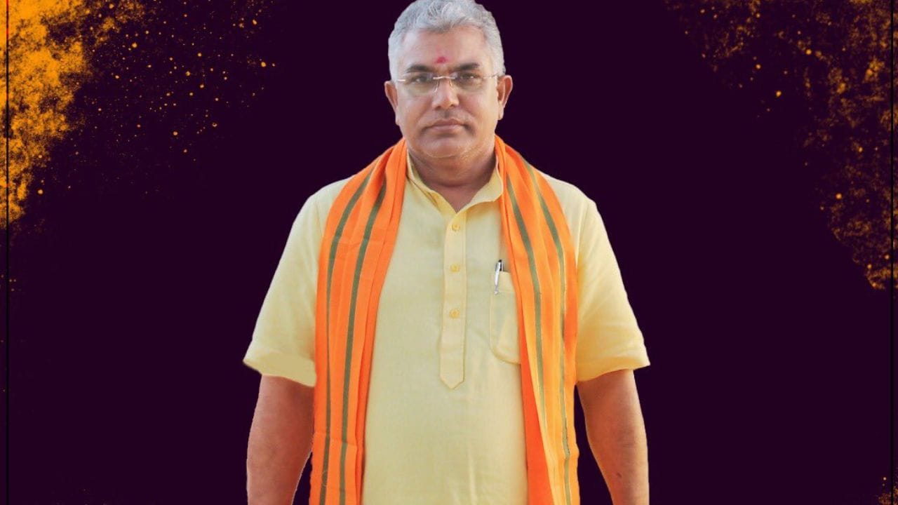 2026ની વિધાનસભા ચૂંટણીને ધ્યાનમાં રાખીને, દિલીપ ઘોષ આઠ મહિના પછી પશ્ચિમ બંગાળના રાજકારણમાં પાછા ફર્યા છે. કેન્દ્રીય ગૃહમંત્રી અમિત શાહ સાથેની મુલાકાત બાદ, તેમણે પ્રદેશ પ્રમુખ સમિક ભટ્ટાચાર્ય સાથે મળીને જાહેર રેલીઓમાં પાછા ફરવાની જાહેરાત કરી, જેને ભાજપની રણનીતિમાં એક નવી દિશા તરીકે જોવામાં આવી રહી છે.