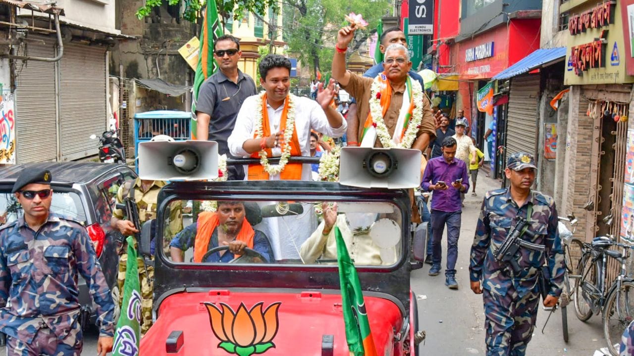 આ મામલે કોલકાતા હાઇકોર્ટમાં કેસ દાખલ કરવામાં આવ્યો હતો પરંતુ કોર્ટે તેને ફગાવી દીધો હતો કારણ કે જાહેર હિતની અરજી કોઈ વ્યક્તિની શૈક્ષણિક લાયકાત સંબંધિત ન હોઈ શકે.આ પ્રદેશની એકમાત્ર પોલિટેકનિક સંસ્થા - ઈશ્વરચંદ્ર વિદ્યાસાગર પોલિટેકનિકનો દાવો છે કે, ઘોષે 1975 અને 1990 ની વચ્ચે કોલેજમાંથી ડિપ્લોમા પાસ કર્યું ન હતું.