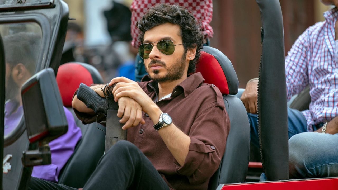 દિવ્યેન્દુ શર્મા એક ભારતીય અભિનેતા છે જે મુખ્યત્વે હિન્દી ફિલ્મો અને વેબસીરિઝમાં કામ કરે છે. તેમણે કોમેડી પ્યાર કા પંચનામામાં ભૂમિકા ભજવી હતી, જેમાં તેમને શ્રેષ્ઠ પુરુષ ડેબ્યૂ માટે સ્ક્રીન એવોર્ડ મળ્યો હતો, 